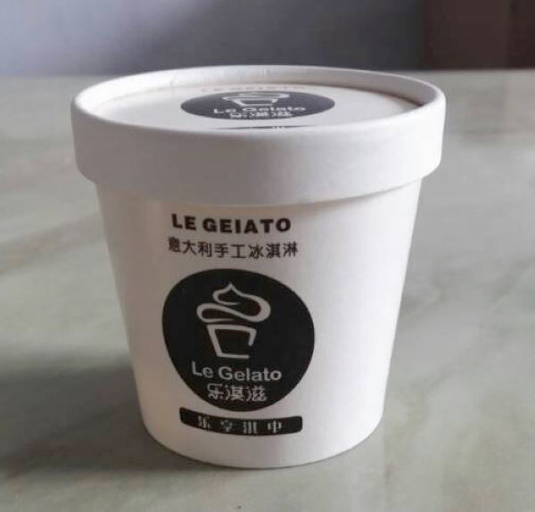 Coupe de crème glacée jetable avec couvercle Contenants de desserts surgelés en PP/papier imprimés sur mesure pour la glace, le yogourt et les plats à emporterCoupe de crème glacée jetable avec couvercle